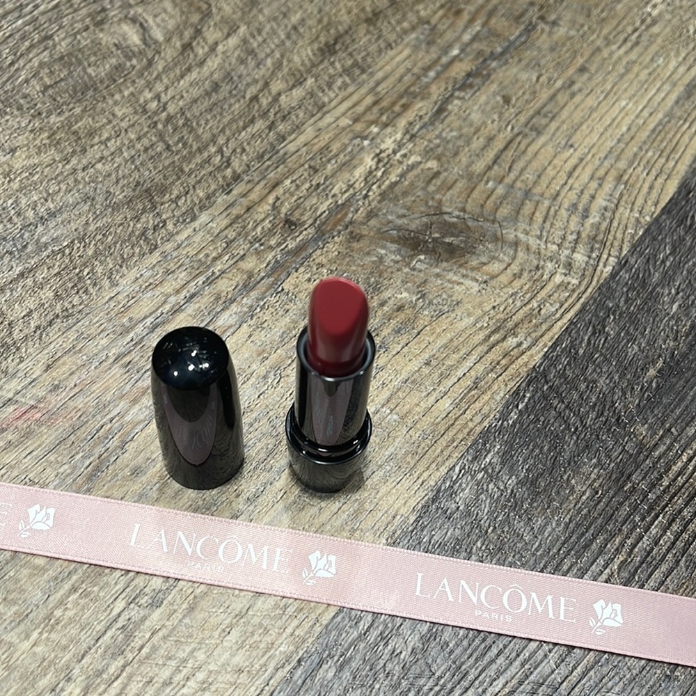 Lancôme color design lipstick 340- all done up(cream)